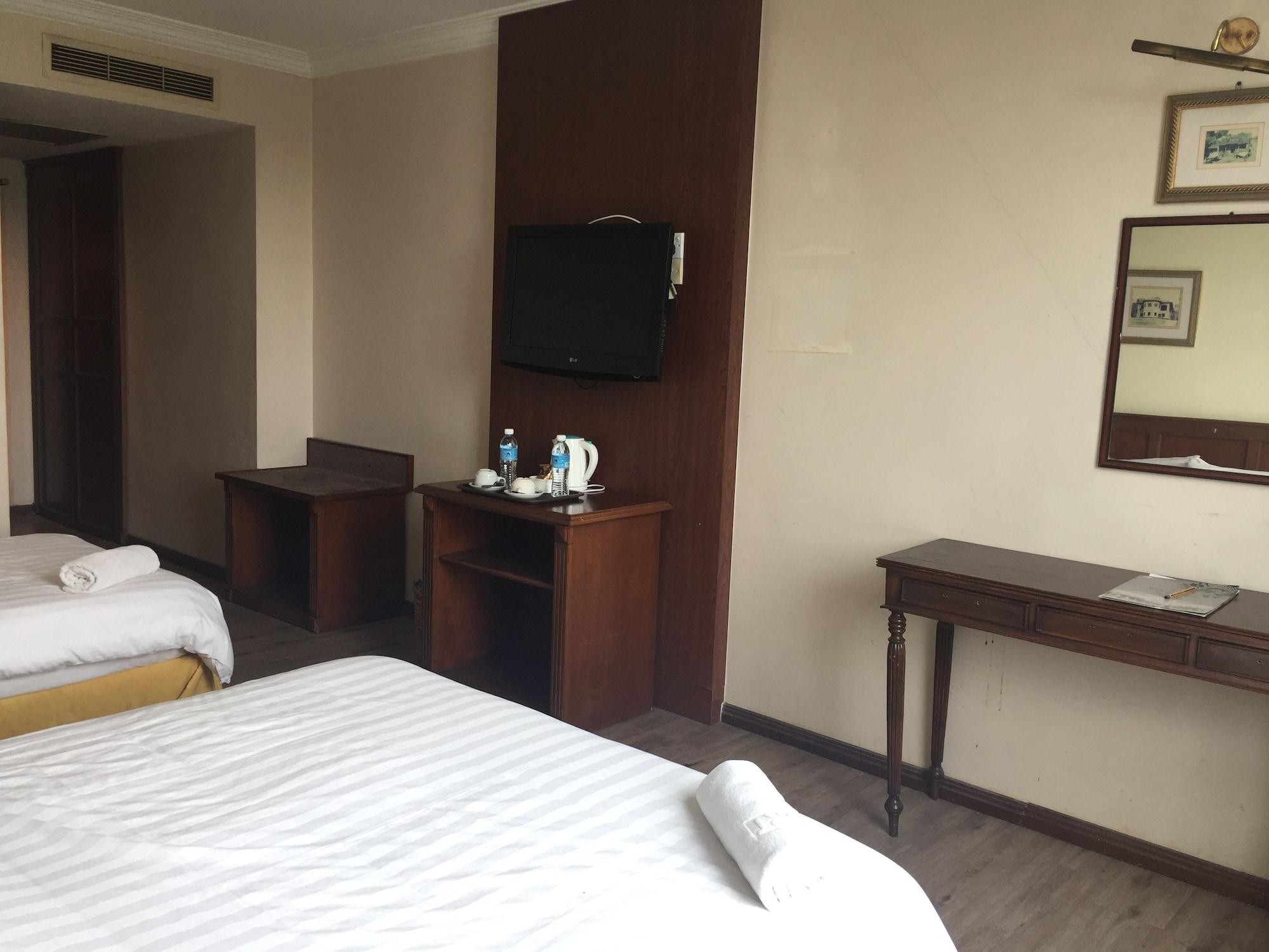 Regal Court Hotel Kuching Exterior photo