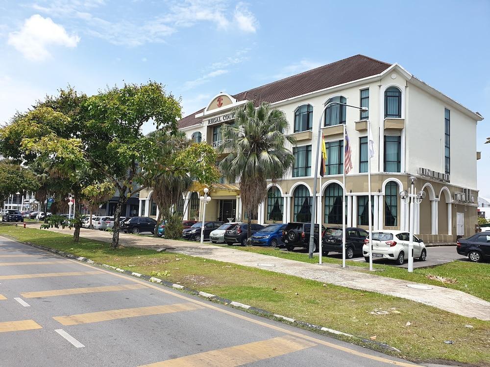 Regal Court Hotel Kuching Exterior photo