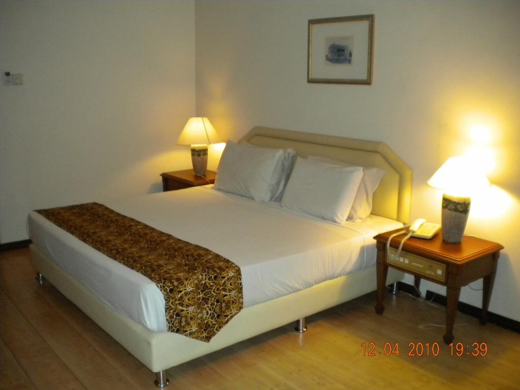 Regal Court Hotel Kuching Room photo