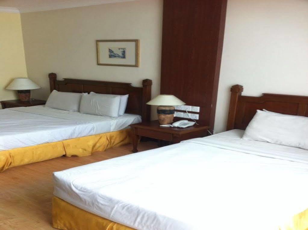Regal Court Hotel Kuching Exterior photo