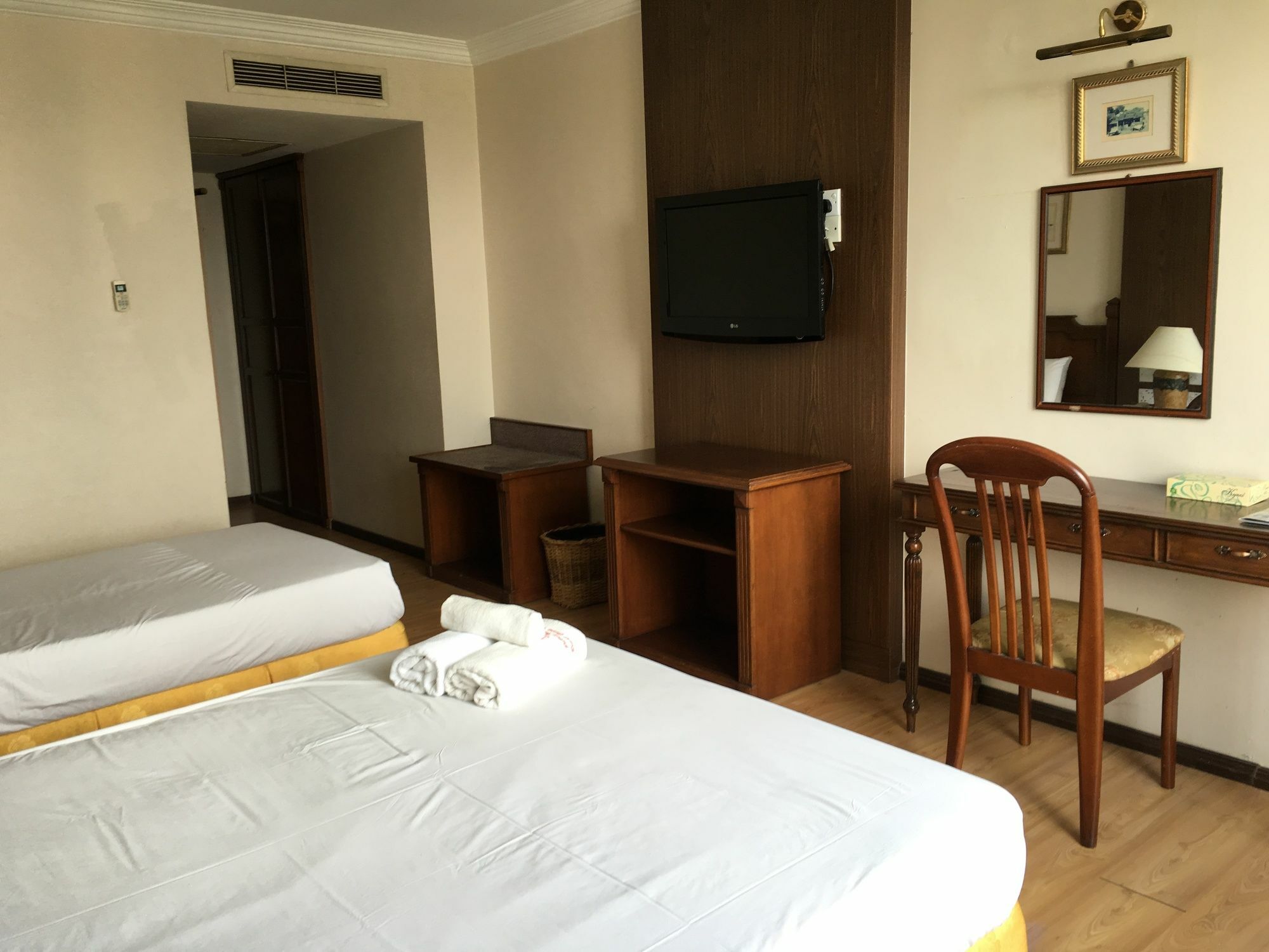 Regal Court Hotel Kuching Exterior photo